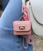 بگ چارم ( آویز کیف و کوله ) طرح کیف قهوه ای و صورتی 👛