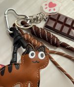 بگ چارم ( آویز کیف و کوله ) طرح گربه و شکلات 🐈🍫 - Image 2