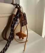 بگ چارم ( آویز کیف و کوله ) طرح کروسان و شکلات 🥐🍫 - Image 3