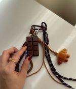 بگ چارم ( آویز کیف و کوله ) طرح کروسان و شکلات 🥐🍫 - Image 4