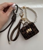 بگ چارم ( آویز کیف و کوله ) طرح کیف پلنگی 🐆 - Image 2